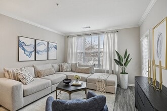 Glenview House in Stamford, CT - Foto de edificio - Building Photo