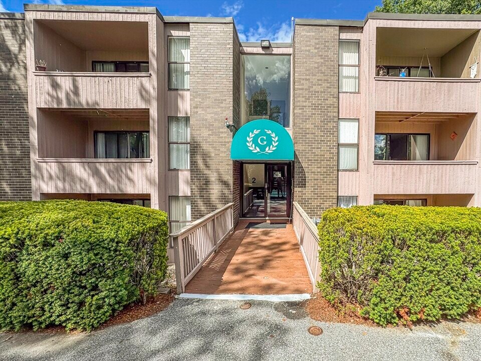 2 Shrewsbury Green Dr in Shrewsbury, MA - Building Photo