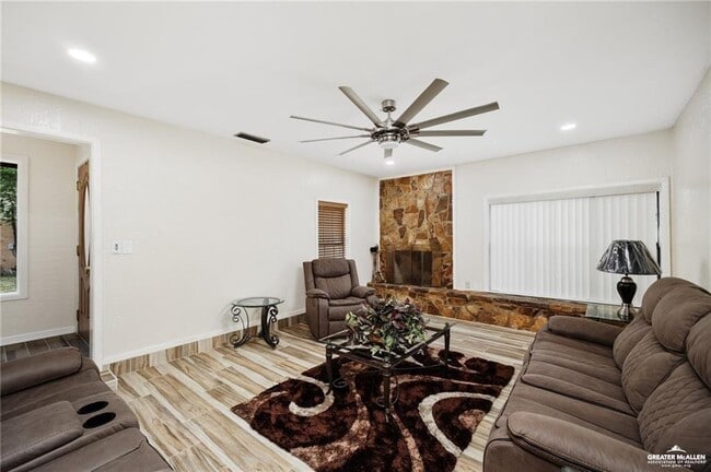 16 Stacie Ln in Mission, TX - Building Photo - Building Photo