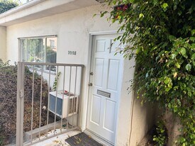 9910 Robbins Dr, Unit 9910.5 in Beverly Hills, CA - Building Photo