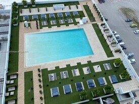 5300 NW 85th Ave in Doral, FL - Building Photo