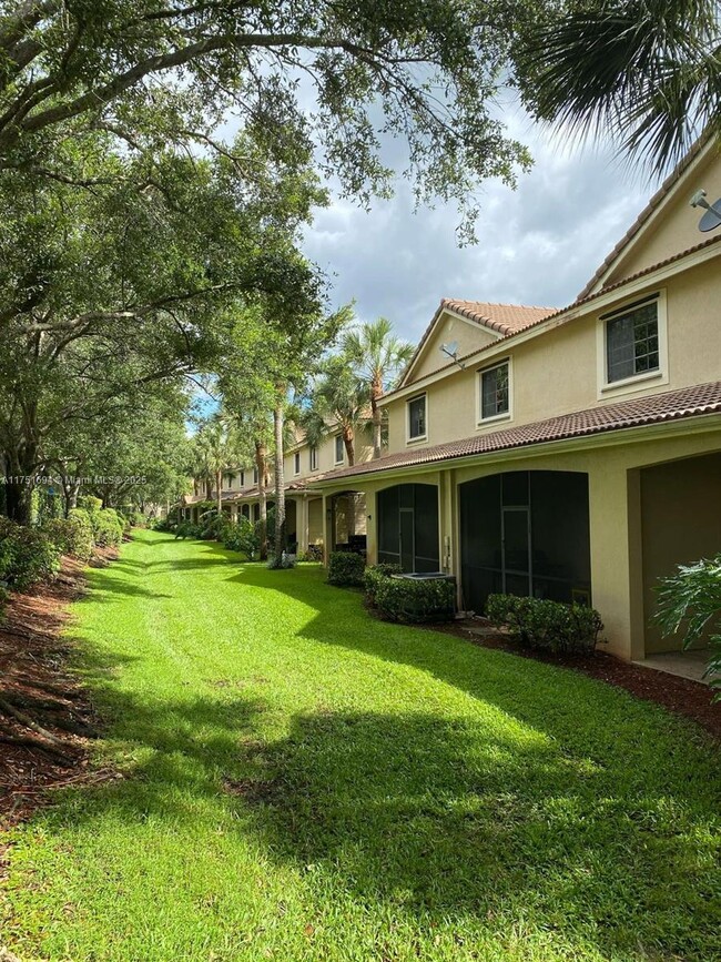 4256 Vineyard Cir in Weston, FL - Building Photo - Building Photo
