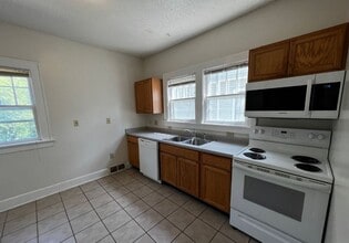 934 Iowa Ave in Iowa City, IA - Building Photo - Building Photo