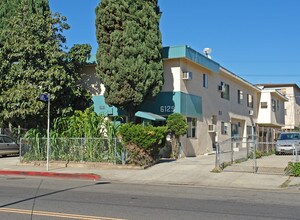 6129 Fountain Ave in Los Angeles, CA - Building Photo - Building Photo