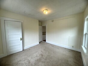 4 Central St-Unit -2nd Floor in Derry, NH - Building Photo - Building Photo