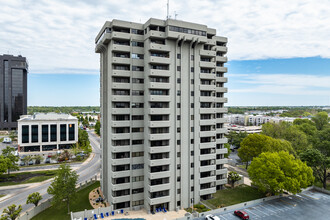 One Parkway Place in Springfield, MO - Foto de edificio - Building Photo