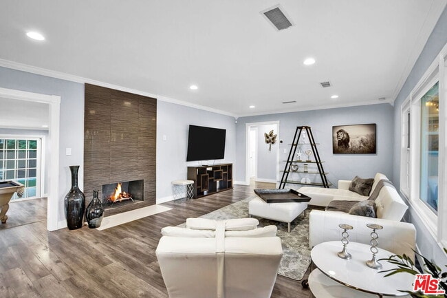 8345 White Oak Ave in Los Angeles, CA - Building Photo - Building Photo