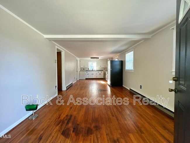 406 S Hughes St in Apex, NC - Building Photo - Building Photo