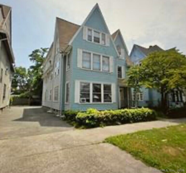 1921 North Ave in Bridgeport, CT - Building Photo