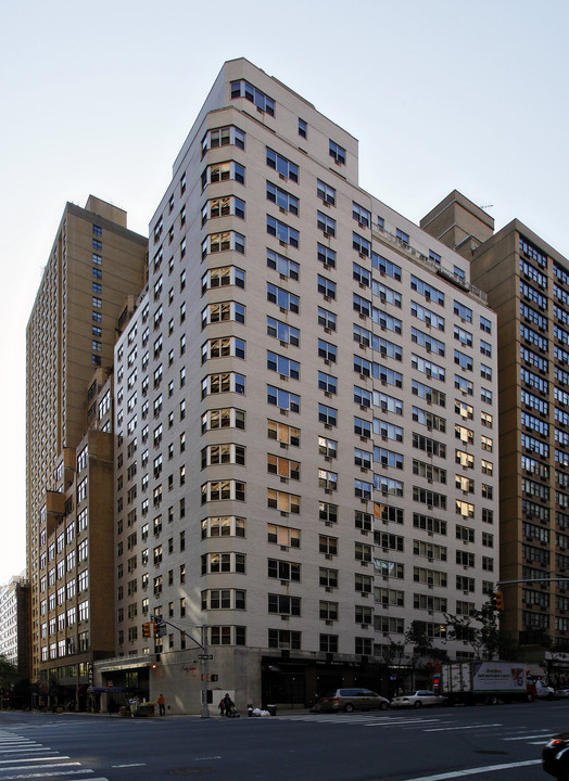 Envoy Towers in New York, NY - Building Photo