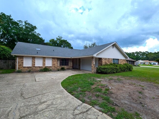 2205 Calle De Marbella in Navarre, FL - Building Photo - Building Photo