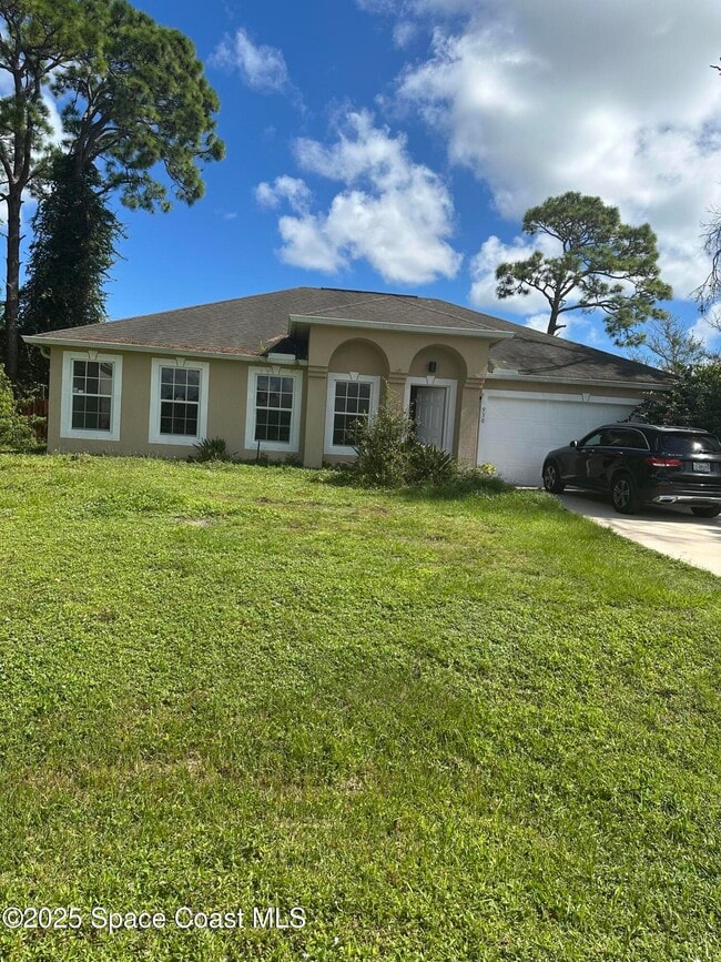 property at 930 Sable Cir SE