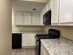 8603 Fathom Cir in Austin, TX - Building Photo - Building Photo