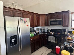 15043 Brighton Ln in Davie, FL - Building Photo - Building Photo