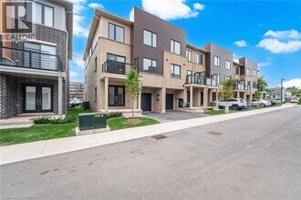 14 Dryden Ln in Hamilton, ON - Building Photo - Building Photo