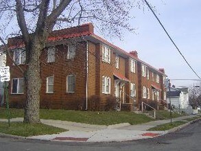 416 Maumee Ave in Toledo, OH - Foto de edificio - Building Photo