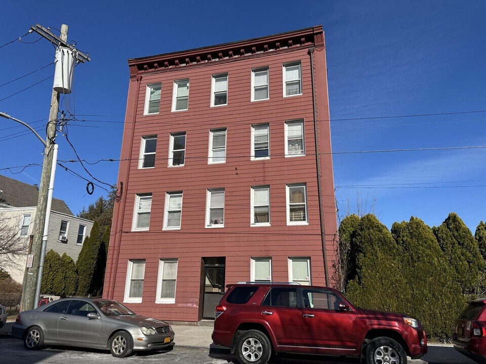 49 5th St in New Rochelle, NY - Building Photo