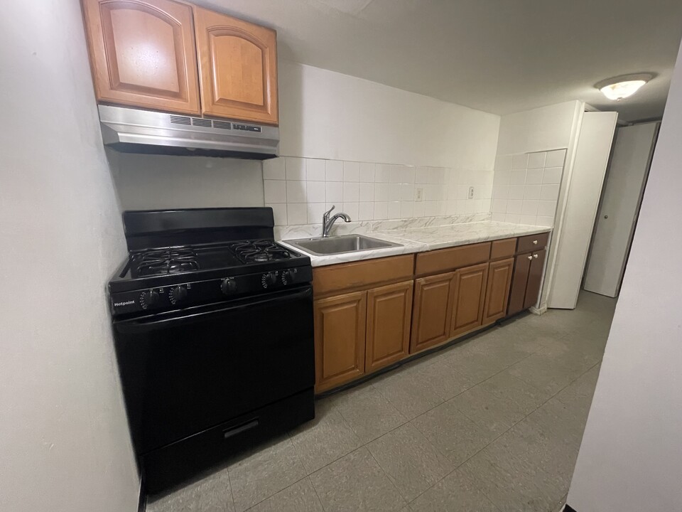 4706 104th St, Unit basement in Corona, NY - Building Photo