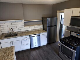 921 20th Ave NE, Unit 2 in Minneapolis, MN - Building Photo