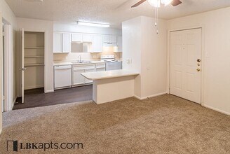 Sacramento Apartments in Lubbock, TX - Building Photo - Building Photo