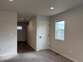 7415 Saddlebrook Lp in Yakima, WA - Building Photo - Building Photo