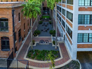 East End Lofts in Houston, TX - Building Photo - Building Photo