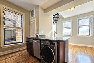634 W Oakdale Ave, Unit 4 in Chicago, IL - Foto de edificio - Building Photo