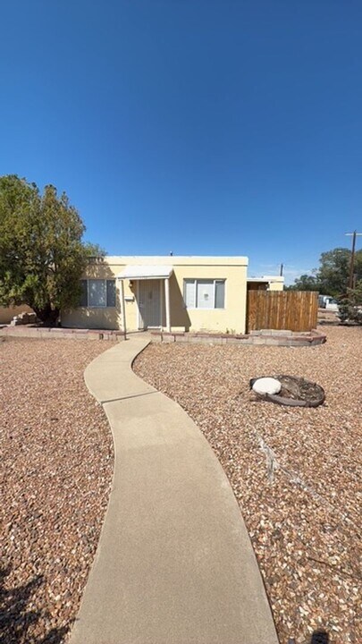 1145 Princeton Dr NE in Albuquerque, NM - Building Photo