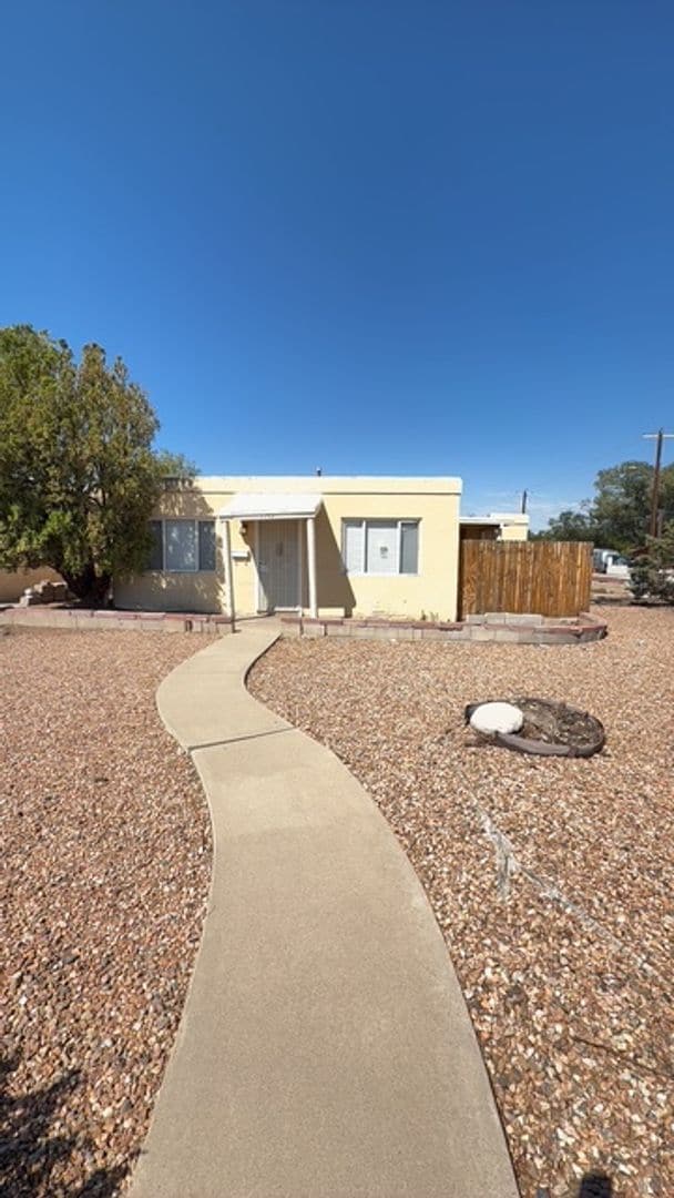 1145 Princeton Dr NE