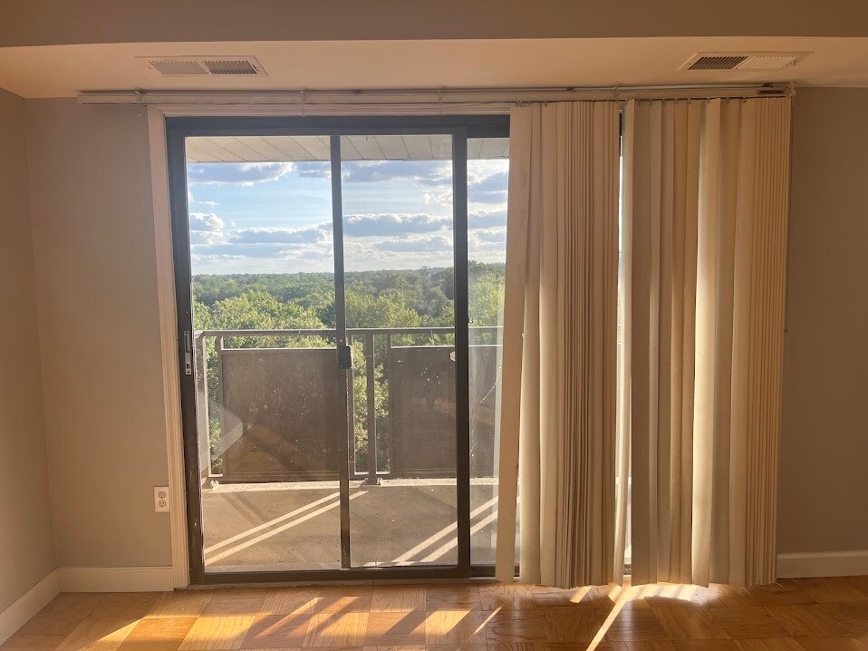3101 S Manchester St, Unit 918 in Falls Church, VA - Building Photo