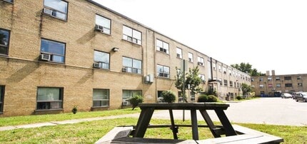 The Woodlands in Hamilton, ON - Building Photo - Building Photo