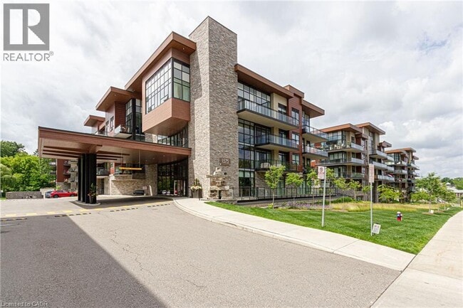 property at 1575 Lakeshore Rd W