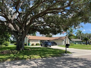 1450 Nottingham Dr in Naples, FL - Building Photo - Building Photo