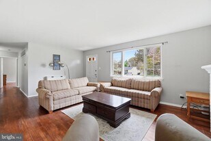 7414 Jervis St in Springfield, VA - Building Photo