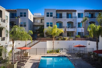 Magnolia in Sherman Oaks, CA - Foto de edificio - Building Photo