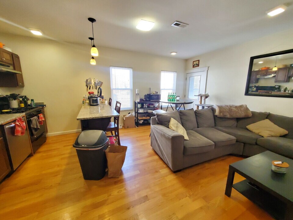 23 Weitz St in Boston, MA - Building Photo