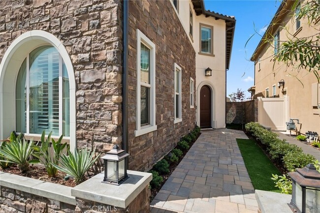 1782 Canyon Oaks Ln in Lake Forest, CA - Foto de edificio - Building Photo
