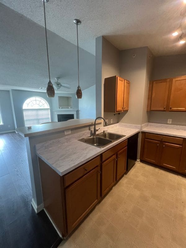 4701 Pennoak Ln in Greensboro, NC - Building Photo - Building Photo