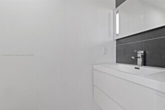 11041 NW 7th St, Unit 103-10 in Miami, FL - Building Photo - Building Photo