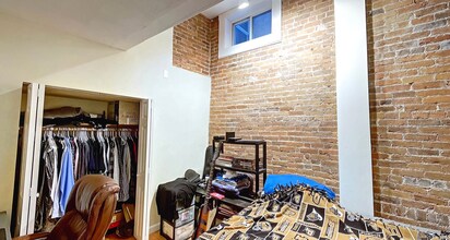106 Central St, Unit 1R in Somerville, MA - Foto de edificio - Building Photo