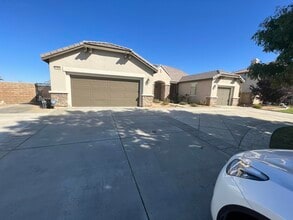 41530 Yew St in Quartz Hill, CA - Building Photo - Building Photo