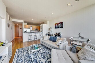 500 W Superior St, Unit 1804 in Chicago, IL - Building Photo - Building Photo