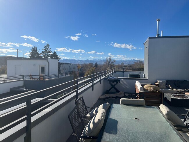 3326 S Washington St in Englewood, CO - Foto de edificio - Building Photo