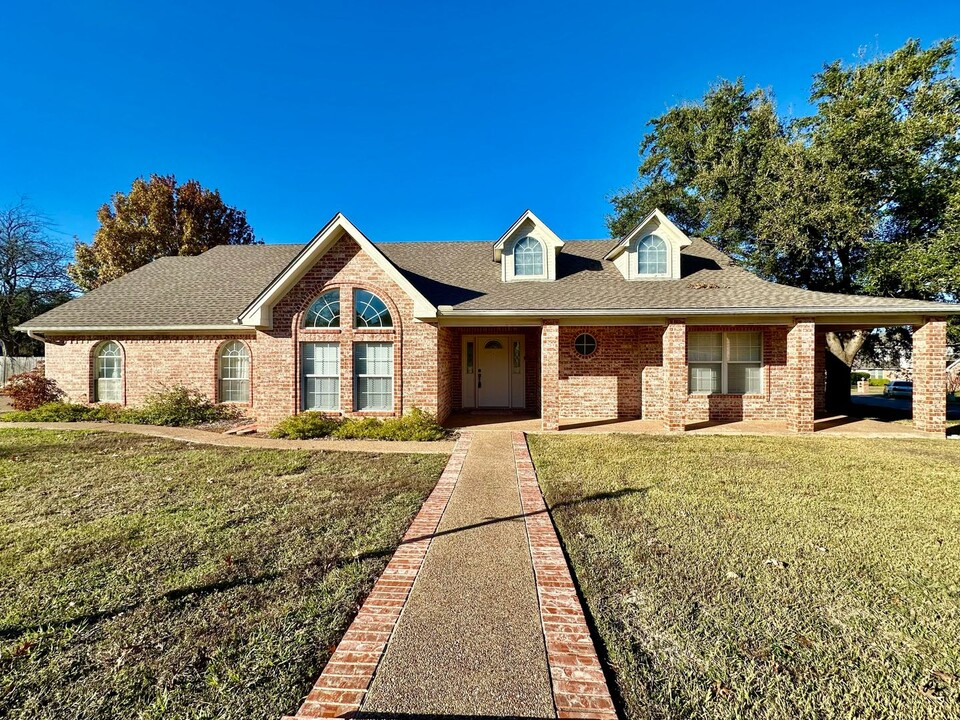 306 Baker Ln in Robinson, TX - Building Photo