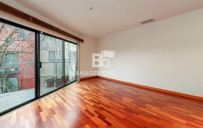 720 NW Naito Pkwy in Portland, OR - Building Photo - Building Photo