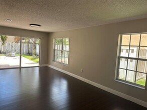 13825 NW 22nd St in Sunrise, FL - Building Photo - Building Photo