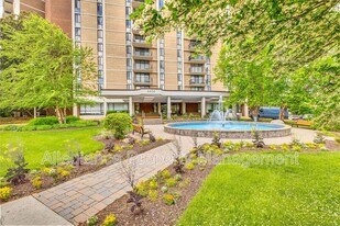 6800 Fleetwood Rd in McLean, VA - Building Photo