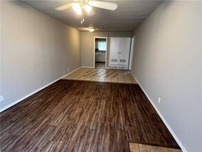 2005 W Oak St in Rogers, AR - Building Photo - Building Photo