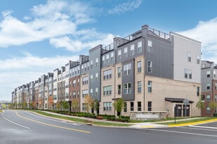 Overlook at Dulles Tech in Herndon, VA - Building Photo