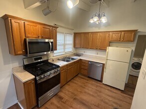 1009 Hampton St NW in Atlanta, GA - Foto de edificio - Building Photo